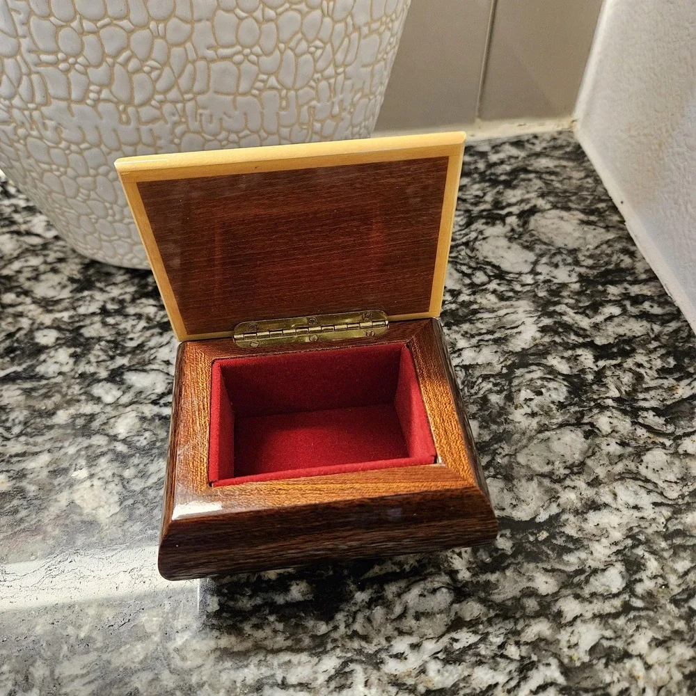 handcrafted Italian wooden inlaid‎ jewelry box Sorrento-style artistry